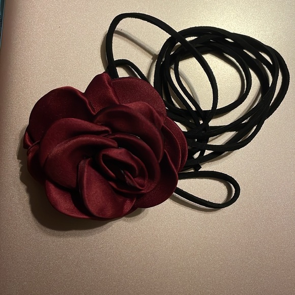 Jane Chic Designs Rose Cameo - Picture 3 of 3